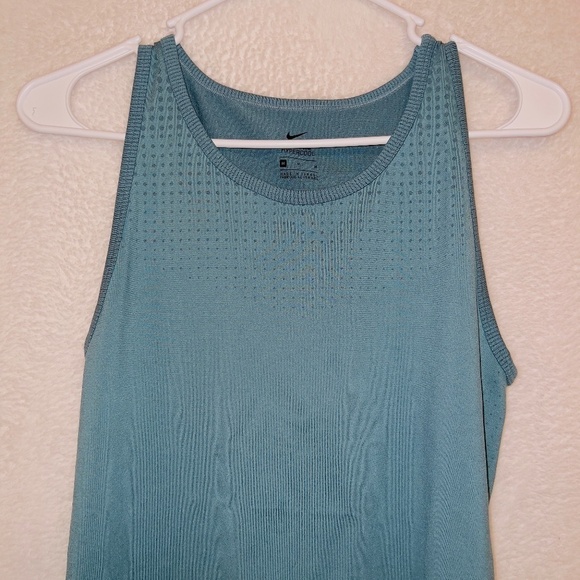 Nike Pro Hyper Cool Blue Sleeveless Athletic Tank Top size medium - Picture 2 of 5